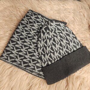 NWT MICHAEL MK  SIGNATURE LOGO JACQUARD SCARF & HAT SET